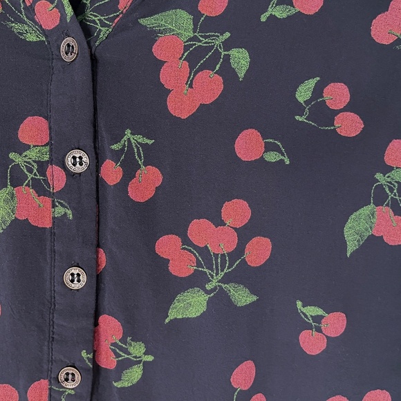 Cherry Print Sleeveless Blouse - Picture 9 of 15